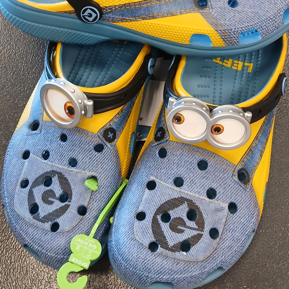 (New) Crocs Minions Clogs (M11)